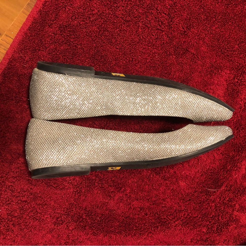 BC Limousine Mesh Silver Metallic Flats Women’s 8 Cute!